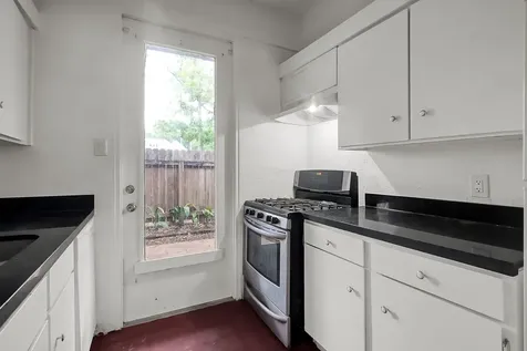 18 Lakeway Street 18 Panorama Village TX 77304