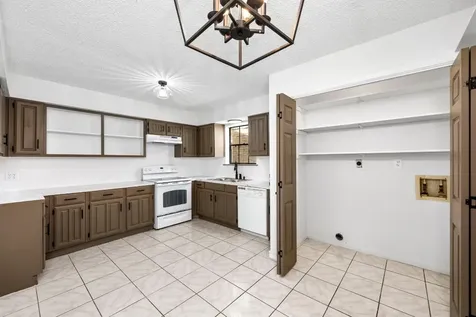 835 Clubside Drive East Bernard TX 77435