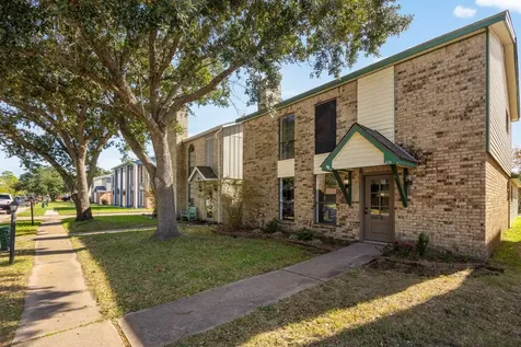 835 Clubside Drive East Bernard TX 77435