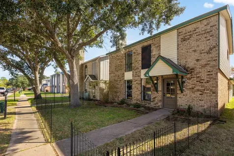 835 Clubside Drive East Bernard TX 77435