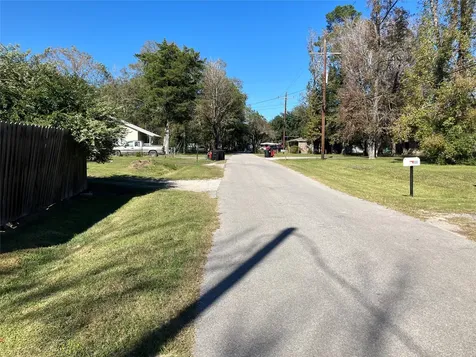 320 Tomlinson Street Sour Lake TX 77659