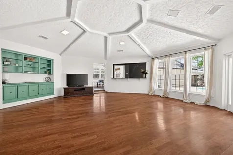 5210 Lodge Creek Houston TX 77066