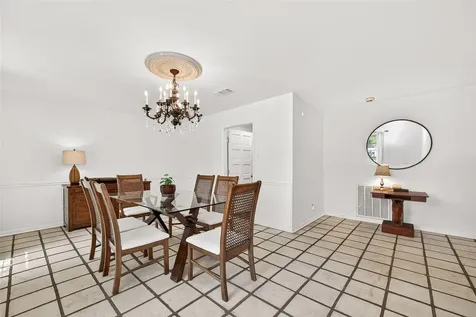 5210 Lodge Creek Houston TX 77066