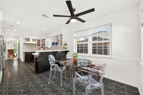 5210 Lodge Creek Houston TX 77066
