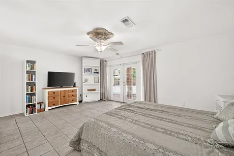 5210 Lodge Creek Houston TX 77066