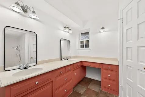5210 Lodge Creek Houston TX 77066