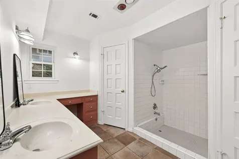 5210 Lodge Creek Houston TX 77066