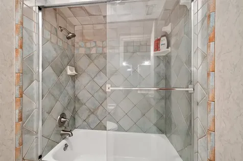 5210 Lodge Creek Houston TX 77066
