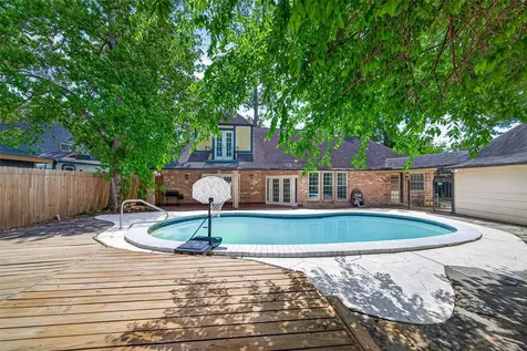 5210 Lodge Creek Houston TX 77066