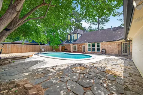 5210 Lodge Creek Houston TX 77066