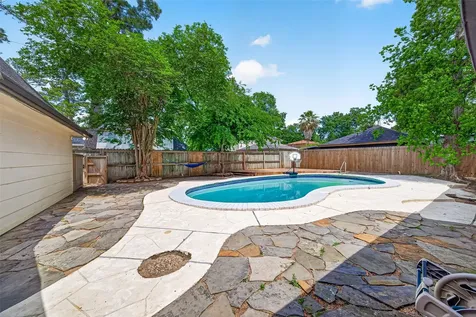 5210 Lodge Creek Houston TX 77066