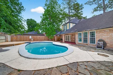 5210 Lodge Creek Houston TX 77066