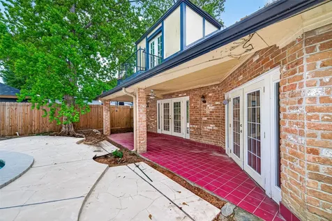5210 Lodge Creek Houston TX 77066