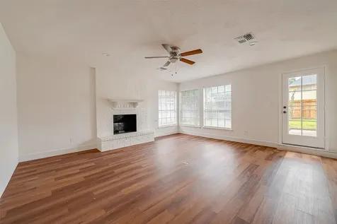 934 Goldfinch Avenue Sugar Land TX 77478