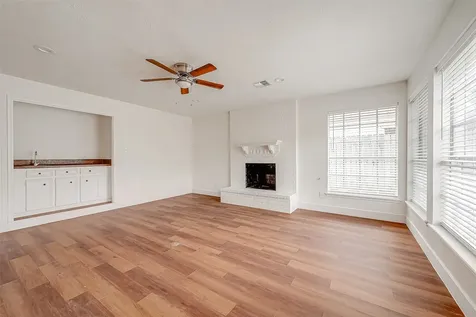934 Goldfinch Avenue Sugar Land TX 77478