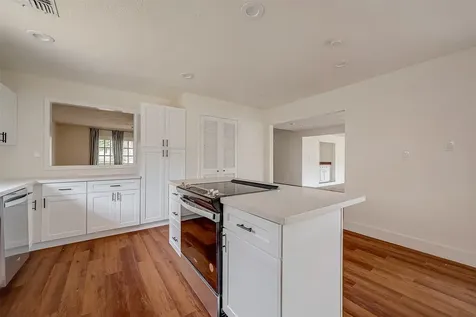 934 Goldfinch Avenue Sugar Land TX 77478