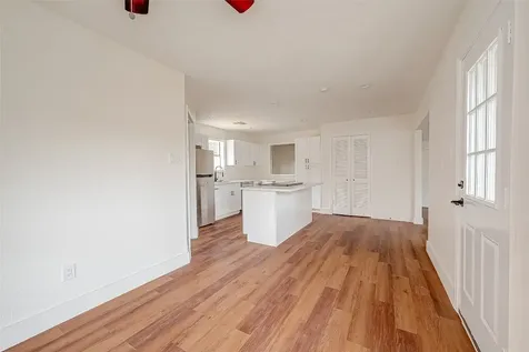 934 Goldfinch Avenue Sugar Land TX 77478