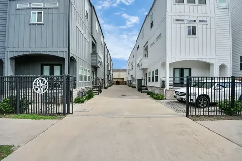 1223 W 16th Street B Houston TX 77008