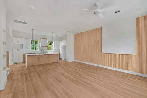 1106 Weiss Street Houston TX 77009