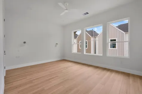 1106 Weiss Street Houston TX 77009