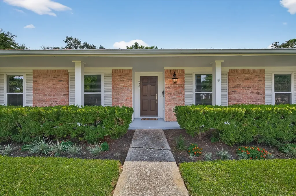 9327 Meadowcroft Drive Houston TX 77063