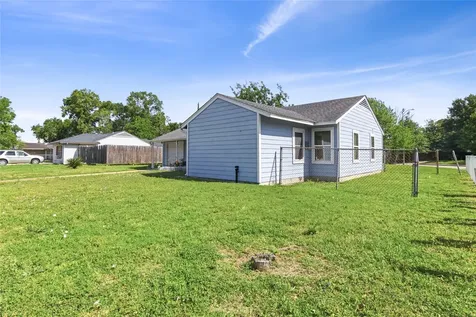 6651 Crestmont Street Houston TX 77033