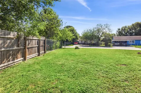6651 Crestmont Street Houston TX 77033