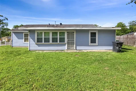 6651 Crestmont Street Houston TX 77033