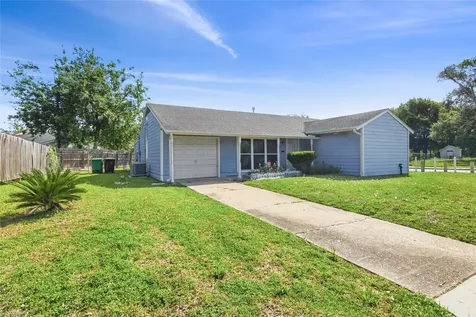 6651 Crestmont Street Houston TX 77033