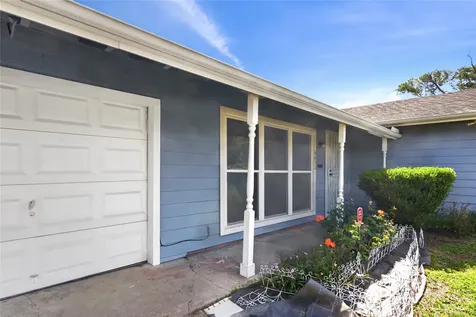 6651 Crestmont Street Houston TX 77033
