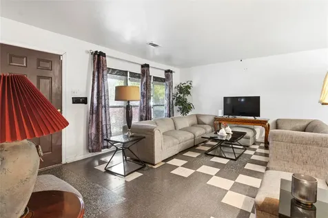 6651 Crestmont Street Houston TX 77033