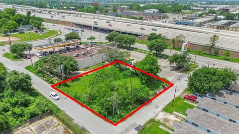 3495 Des Chaumes Street Houston TX 77026