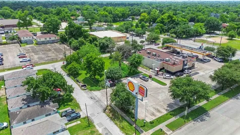3495 Des Chaumes Street Houston TX 77026