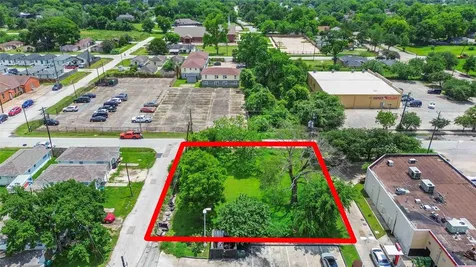 3495 Des Chaumes Street Houston TX 77026