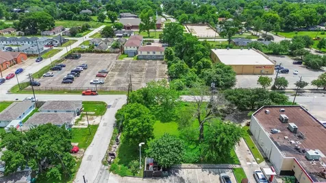 3495 Des Chaumes Street Houston TX 77026