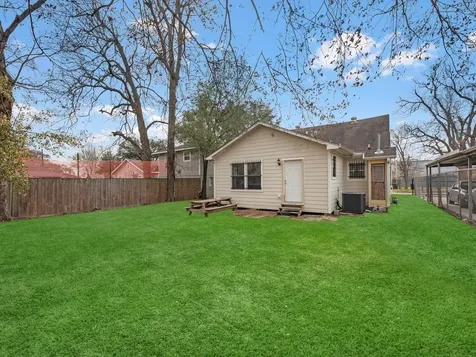 1211 Bigelow Street Houston TX 77009