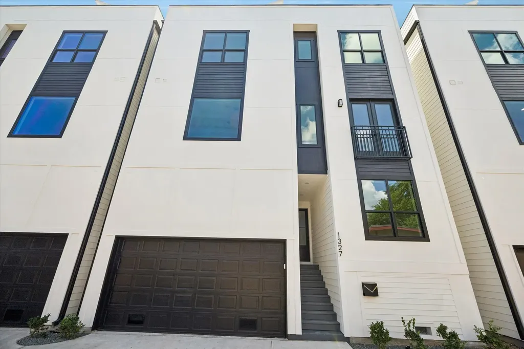 1323 W 22nd Street Houston TX 77008