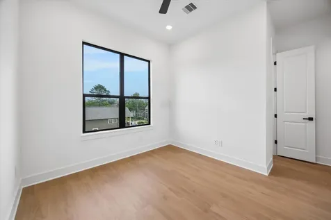 1323 W 22nd Street Houston TX 77008