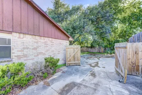 3834 Westheimer Place Drive Houston TX 77082