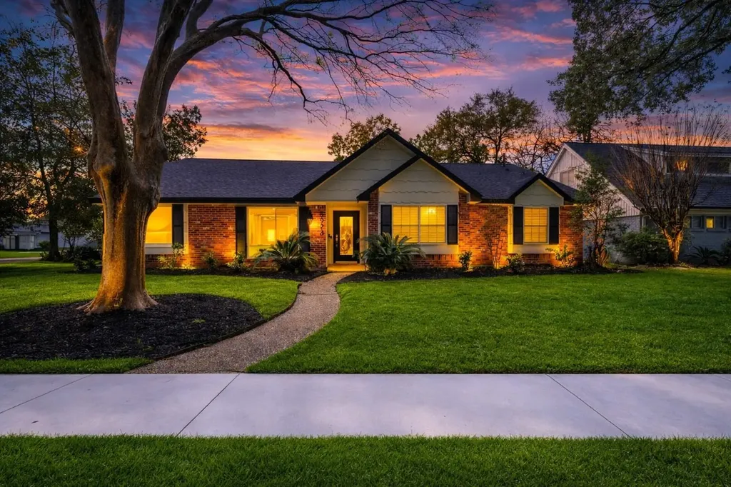 5923 Rutherglenn Drive Houston TX 77096