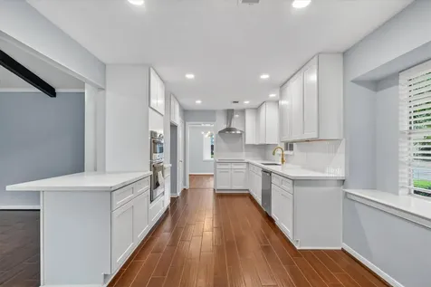 5923 Rutherglenn Drive Houston TX 77096
