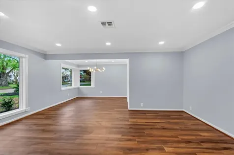5923 Rutherglenn Drive Houston TX 77096