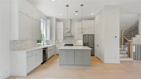 4621 Maxie Street Houston TX 77007