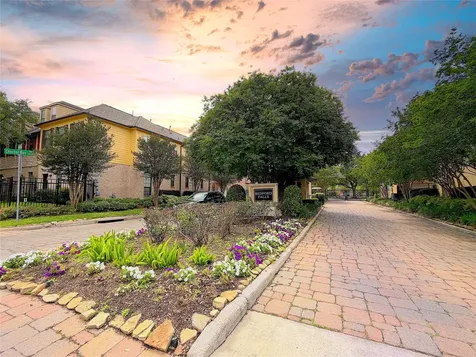 2612 Edgefield Lakes Drive Houston TX 77054