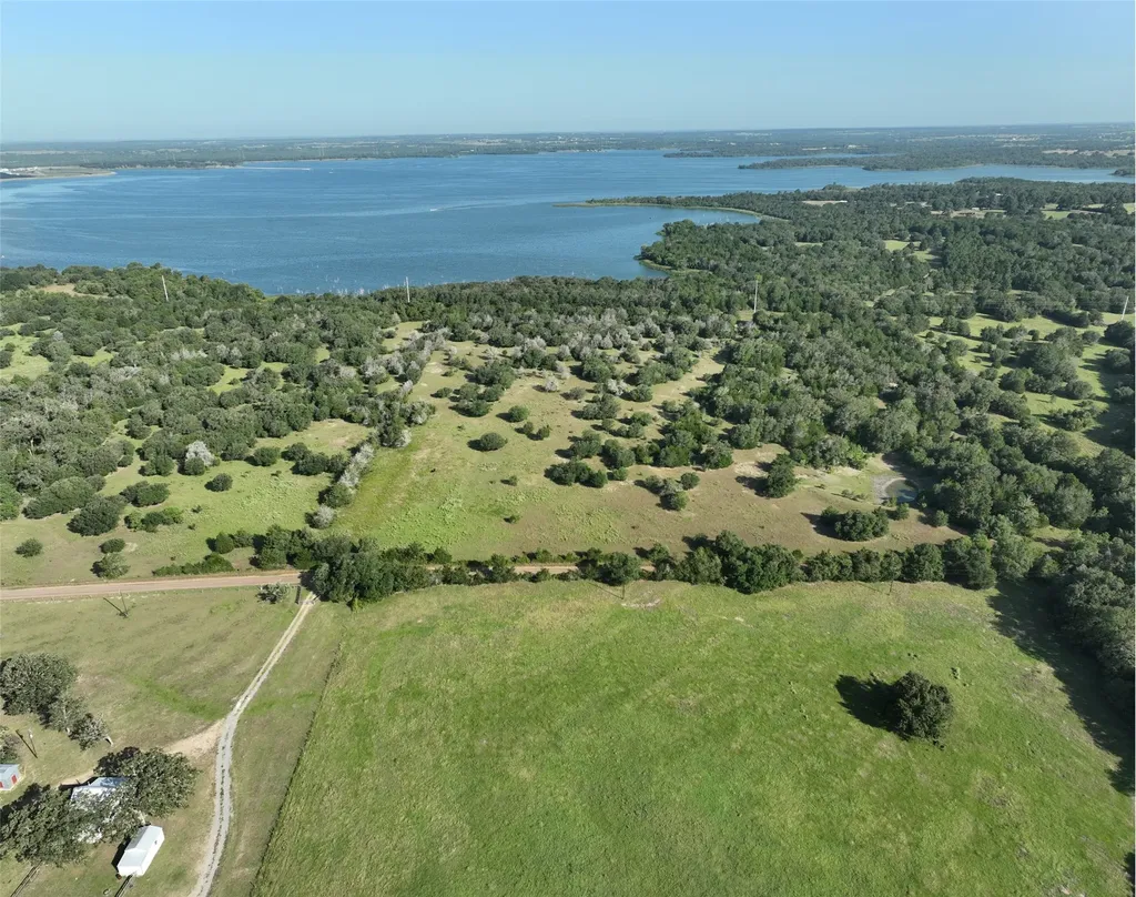 +/- 34 Acres Leslie Road Fayetteville TX 78940