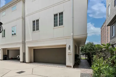 22 Hermann Park Court Houston TX 77021