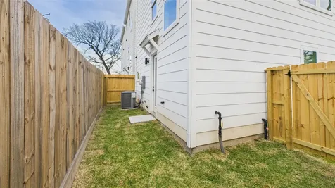 2428 Freeman Street Houston TX 77009