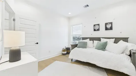 2428 Freeman Street Houston TX 77009