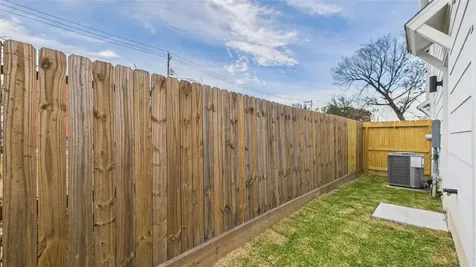 2428 Freeman Street Houston TX 77009