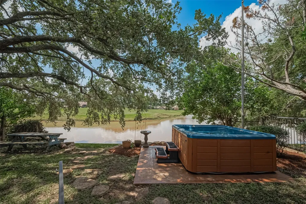 2938 Lake View Drive Missouri City TX 77459